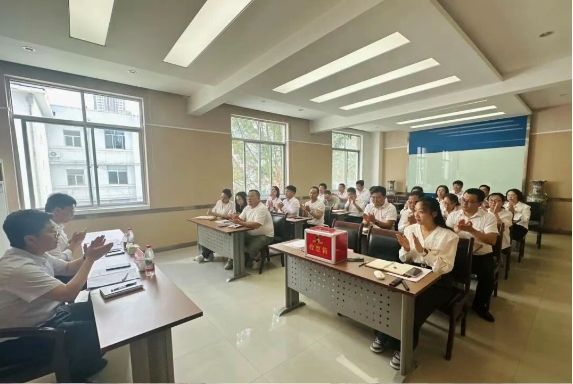 中國(guó)共產(chǎn)黨陜西省建筑材料工業(yè)設(shè)計(jì)研究院有限公司總支部委員會(huì)換屆選舉黨員大會(huì)順利召開(kāi)！